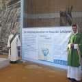 banner in kirche priester